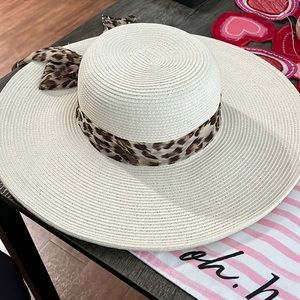 NWT white woven sun hat with leopard sash